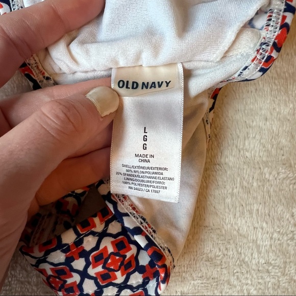 Old Navy Red, White, and Black Geometric Halter Bandeau Bikini Top Swimsuit - Picture 5 of 5